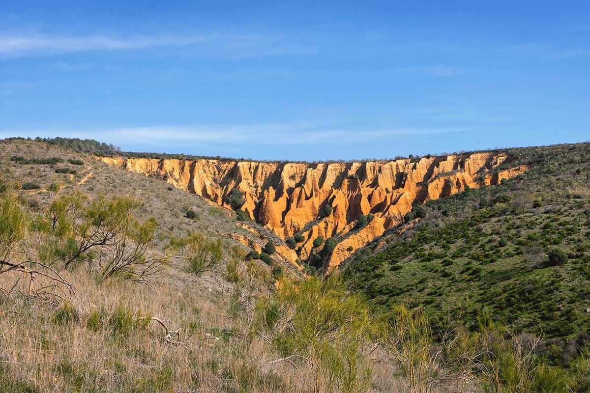 Ruta por las Cárcavas de Pontón de la Oliva en Madrid (vista de lejos)